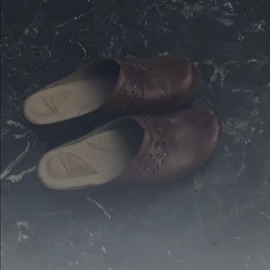 ☘Dansko Brown Saddle Leather Shyanne Comfort Clogs